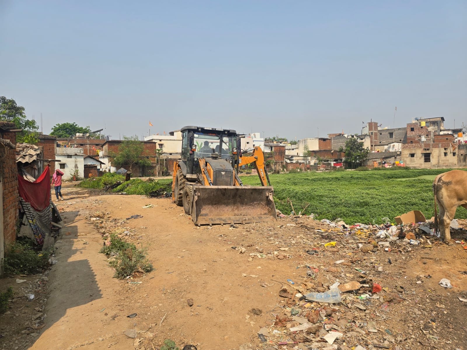 टिकरापारा, पचपेड़ी नाका में शासकीय तालाब अतिक्रमण मुक्त   बुलडोजर चलाकर मलबा हटाया, संयुक्त टीम की कार्रवाई