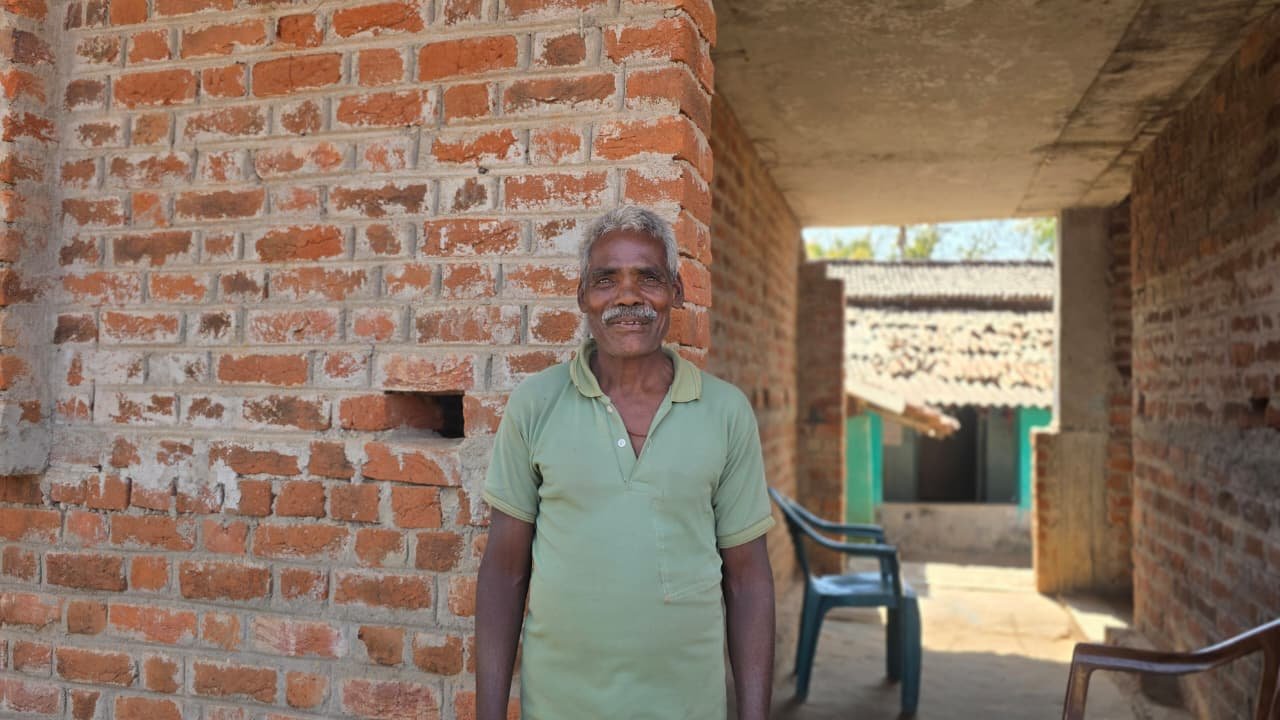 पक्के घर की सौगात और बोनस की खुशियां, इस बार किसान झुन्ना सिंह की होली होगी खास पक्का आवास बनकर तैयार, धान की बोनस राशि से घर में चढ़ेगा खुशियों का रंग