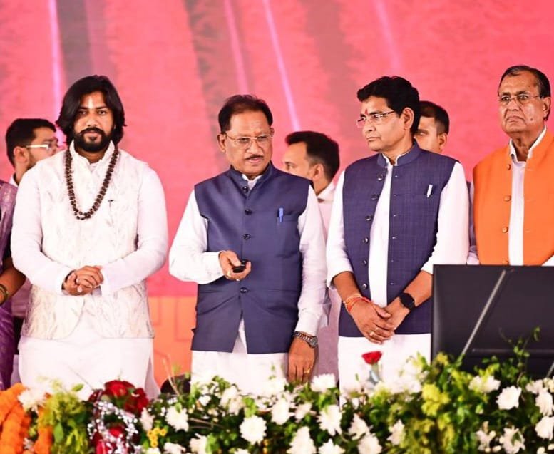 मुख्यमंत्री विष्णु देव साय ने सरगुजा के भूमिहीन कृषि मजदूरों के खातों में अंतरित की 3.15 करोड़ से अधिक की राशि जिले के ग्रामीण एवं नगरीय क्षेत्रों के 3,158 हितग्राही हुए लाभान्वित ’दीनदयाल उपाध्याय भूमिहीन कृषि मजदूर कल्याण योजना’ से श्रमिकों को मिला आर्थिक संबल