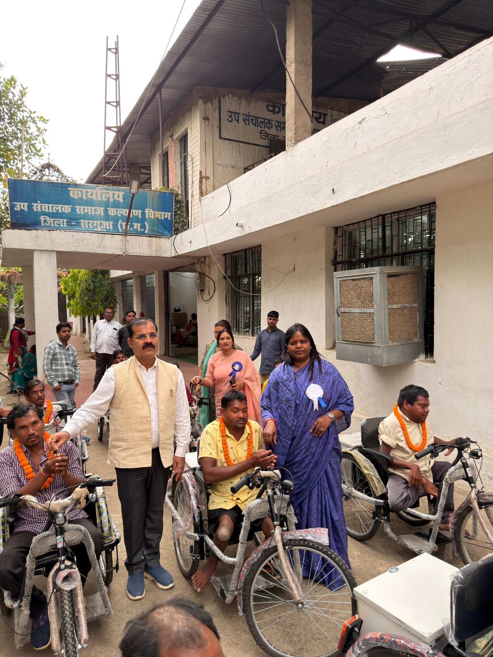 महापौर व सभापति ने 11 दिव्यांगजनों को वितरित की मोटराइज्ड ट्रायसायकल