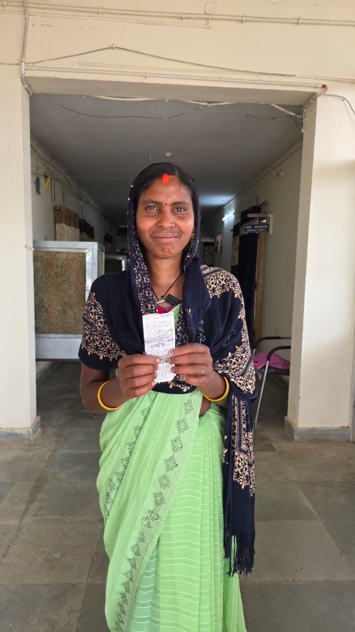 मुख्यमंत्री बिजली बिल भुगतान समाधान योजना 2026 पोड़ी की सुनिता के चेहरे पर लौटी मुस्कान, 19 हजार से अधिक के बकाया बिल में मिली 75% की छूट मोर बिजली ऐप एवं कार्यालय के माध्यम से पंजीयन कराकर ले सकते हैं लाभ