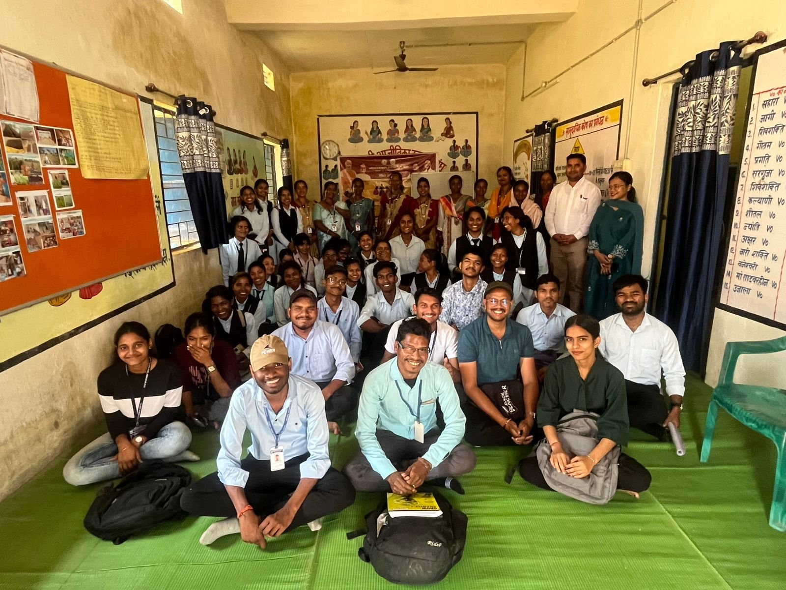 मेंड्राकला ग्राम पंचायत में विद्यार्थियों का अनुभवात्मक भ्रमण, स्वयं सहायता समूह की गतिविधियों से हुए रूबरू