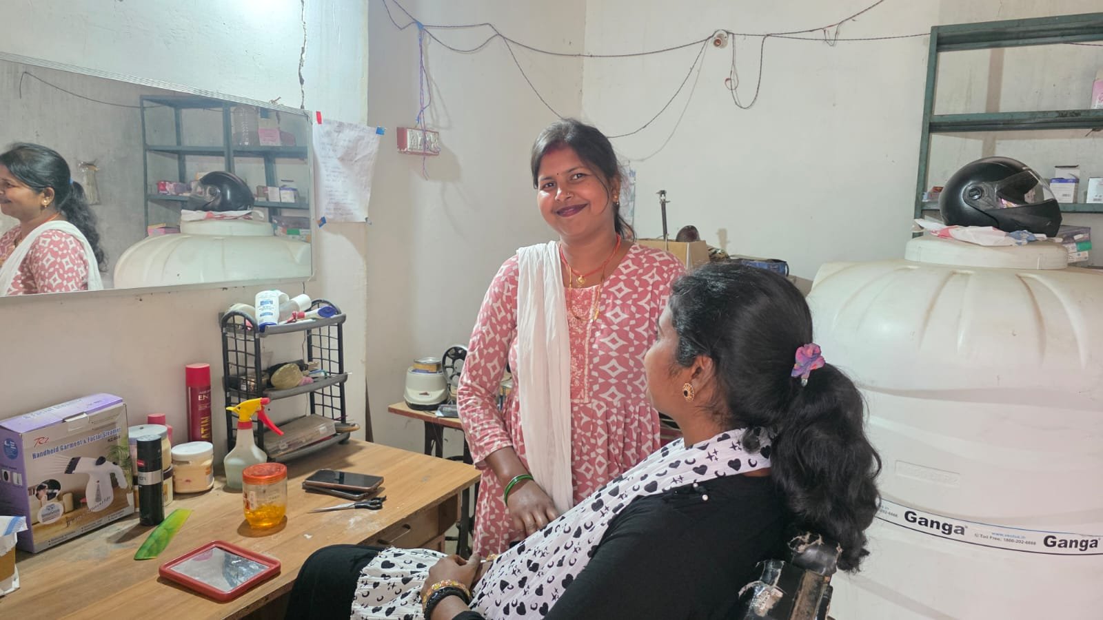 महतारी वंदन योजना की राशि से सुनैना ने संवारी अपनी किस्मत, गाँव में शुरू किया ब्यूटी पार्लर