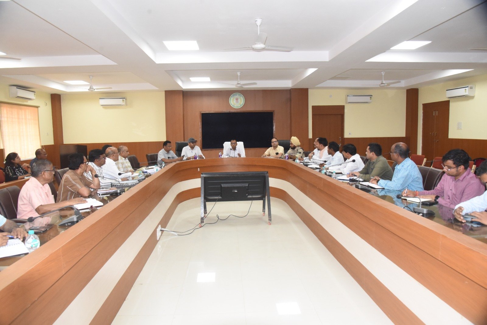 सरगुजा ओलम्पिक 2026ः सभी तैयारियां पूरी कलेक्टर अजीत वसंत ने अंतिम तैयारियों की समीक्षा कर अधिकारियों को दिए आवश्यक निर्देश