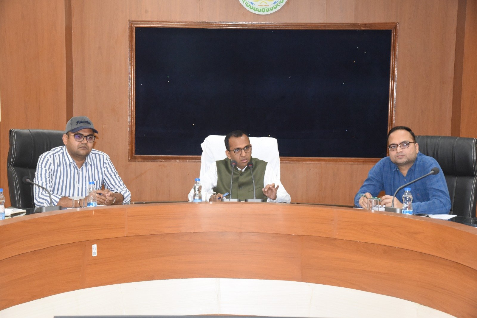 कलेक्टर  अजीत वसंत की अध्यक्षता में साप्ताहिक समय सीमा की बैठक सम्पन्न