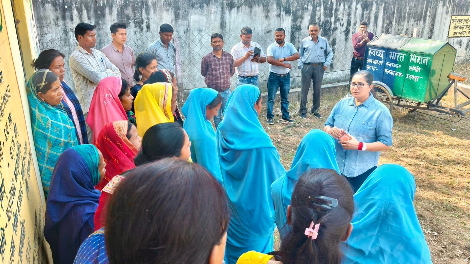 स्वच्छ भारत मिशन ग्रामीण की राज्य सलाहकार ने जनपद पंचायत अम्बिकापुर, उदयपुर एवं लखनपुर के विभिन्न ग्राम पंचायतों का किया निरीक्षण