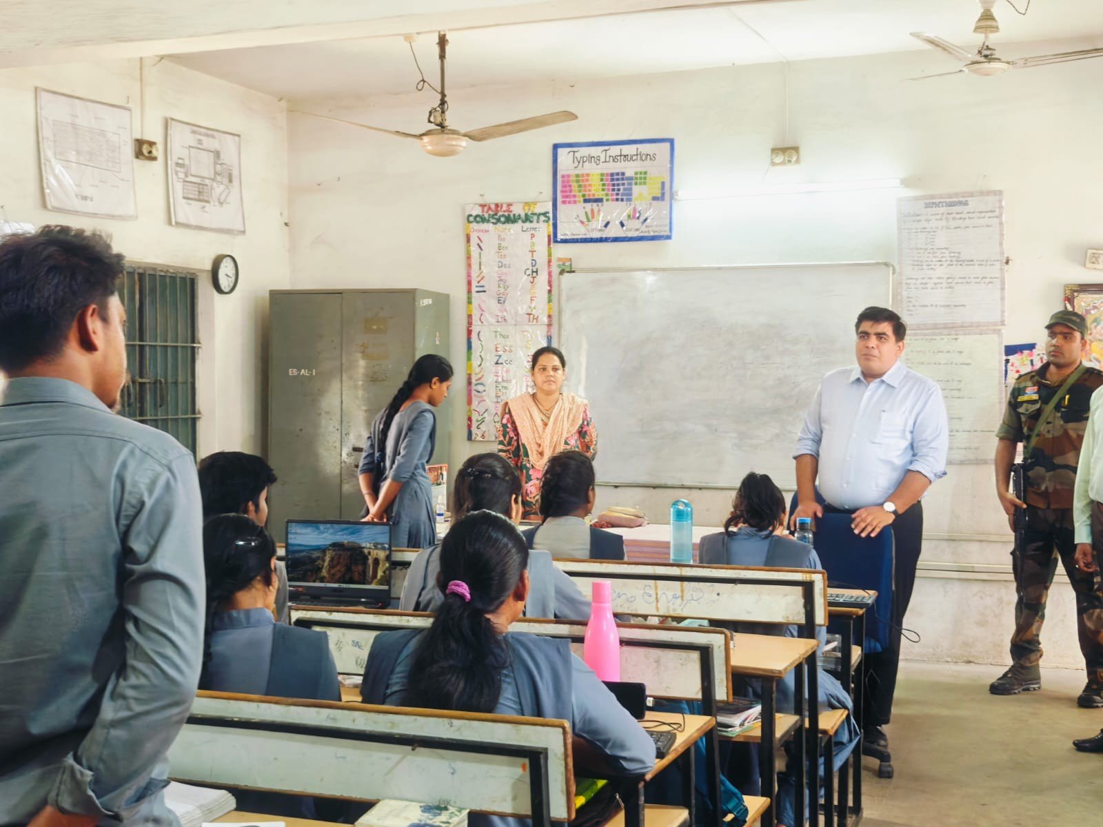 कलेक्टर कुणाल दुदावत ने शासकीय आईटीआई रामपुर का किया निरीक्षण-व्यवस्थाओं में व्यापक सुधार के निर्देश