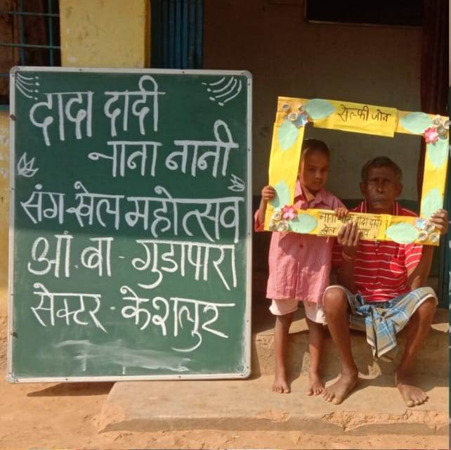 पीढ़ियों का अनमोल संगम खेल उत्सव में बुजुर्गों के साथ खिलखिला उठा बचपन