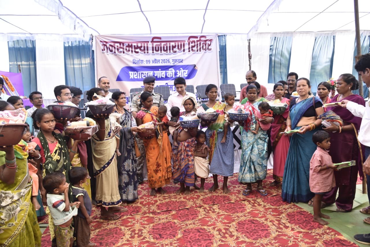 जनसमस्या निवारण शिविर के माध्यम से शासकीय कार्यों और योजनाओं का लेवें लाभ-कलेक्टर आकाश छिकारा