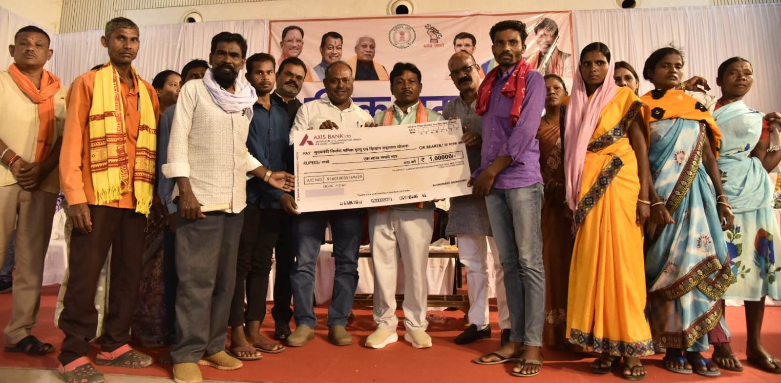 विकास की नींव रखने वाले हाथों का सम्मान   श्रमिक सम्मेलन में योजनाओं की सौगात से खिले श्रमिकों के चेहरे