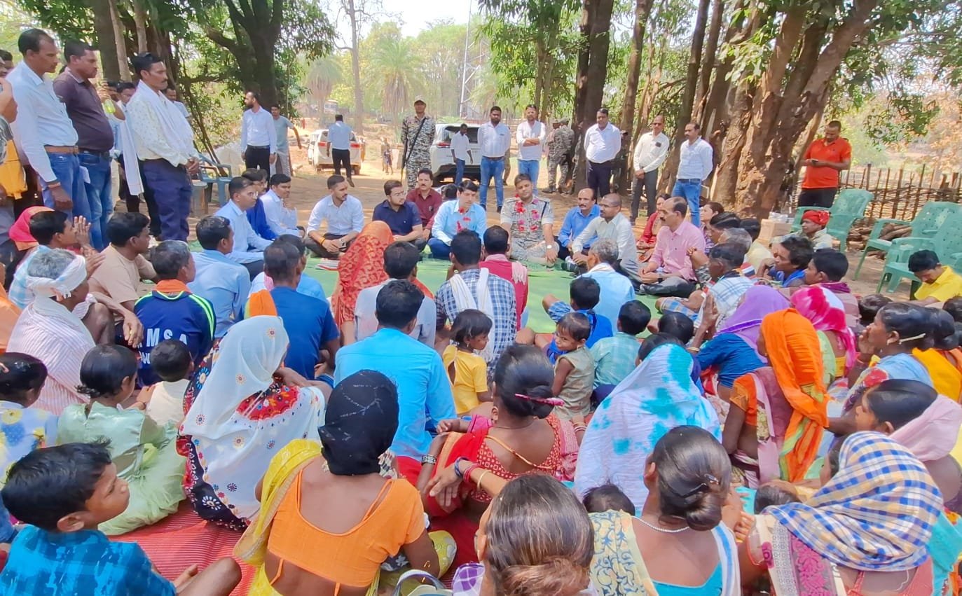 नक्सलमुक्त क्षेत्रों में विकास कार्य को गति देने के लिए प्रशासन हरसंभव कर रही है प्रयास-कलेक्टर आकाश छिकारा