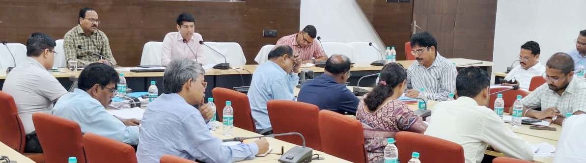 कलेक्टर ने दिए निर्देश, लंबित प्रकरणों  को 1 मई से पूर्व निराकृत करने पर जोर   सुशासन तिहार, बस्तर मुन्ने एवं नियद नेल्लानार योजना शिविरों की तैयारियों की समय-सीमा की बैठक में समीक्षा