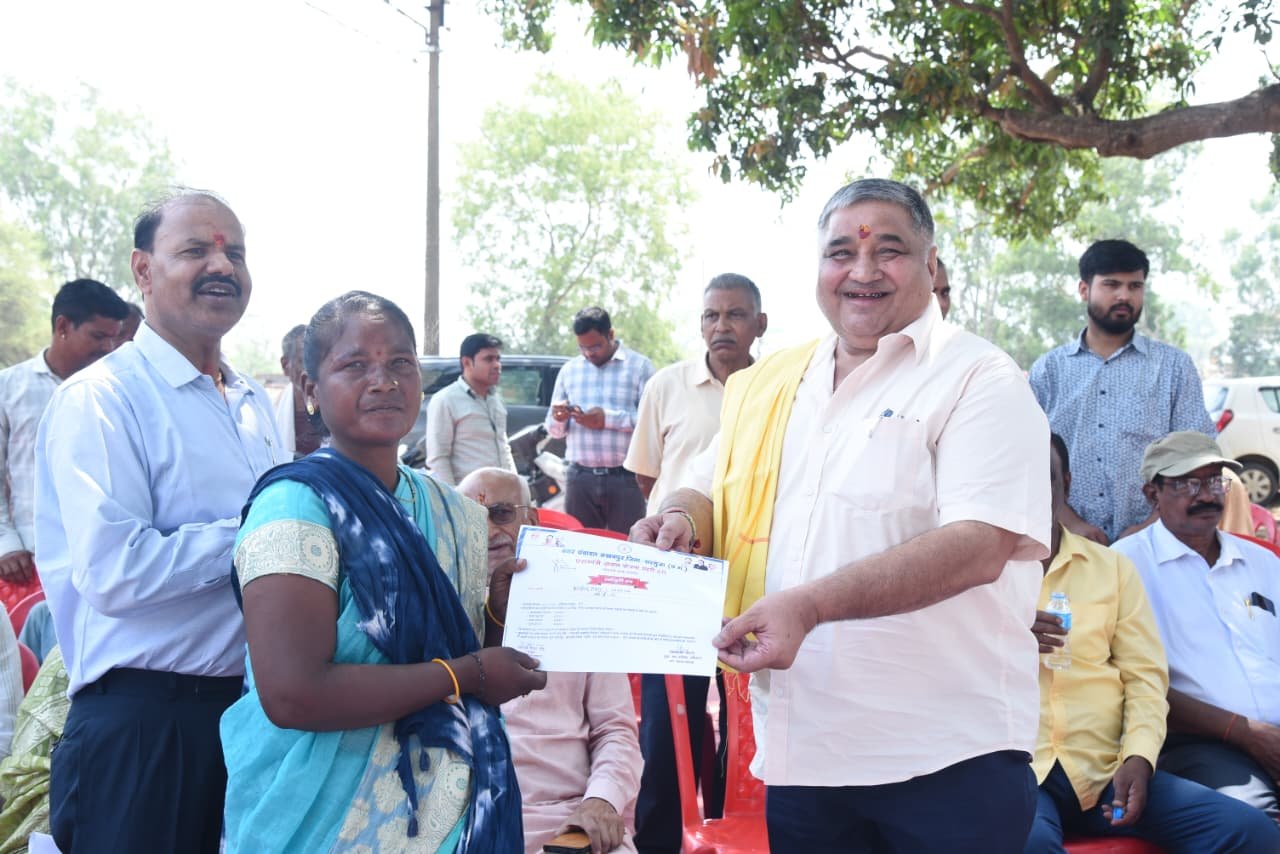 आधारभूत सुविधाओं के विस्तार से बदलेगा लखनपुर नगर पंचायत का स्वरूप कैबिनेट मंत्री श्री राजेश अग्रवाल ने 283 लाख रूपए के विकास परियोजनाओं का किया भूमिपूजन