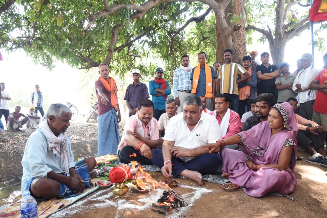 पर्यटन एवं संस्कृति मंत्री  राजेश अग्रवाल ने किया 520 लाख रू. से अधिक के नहर-जलाशय जीर्णोद्धार कार्यों का भूमिपूजन मुख्यमंत्री  विष्णु देव साय के नेतृत्व में सरकार जल प्रबंधन को दे रही सर्वोच्च प्राथमिकता जलाशय और नहर जीर्णोद्धार से बढ़ेगी कृषि उत्पादकता, किसानों की आय में होगी वृद्धि राज्य सरकार की पहल से किसानों के खेतों तक पहुंचेगा भरपूर पानी, बढ़ेगी सिंचाई क्षमता ग्रामीण अर्थव्यवस्था को मिलेगा नया बल