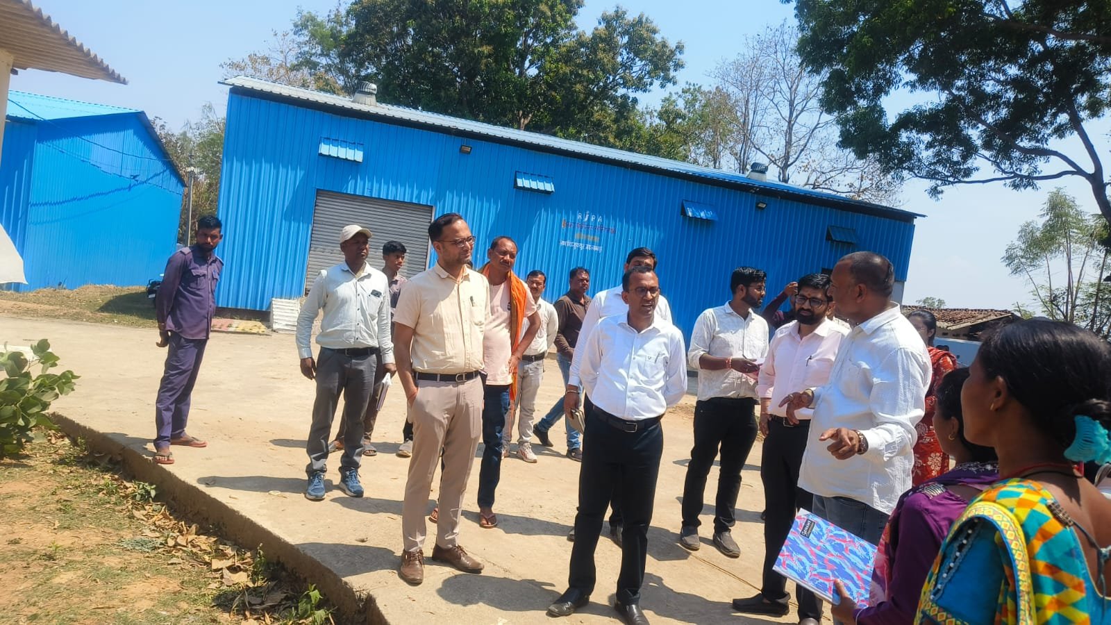 कलेक्टर  अजीत वसंत ने लखनपुर विकासखण्ड का किया दौरा स्वास्थ्य केंद्रो का निरीक्षण कर स्वास्थ्य सुविधाओं का लिया जायजा, टीबी मरीजों से मुलाकात कर पोषण किट का किया वितरण