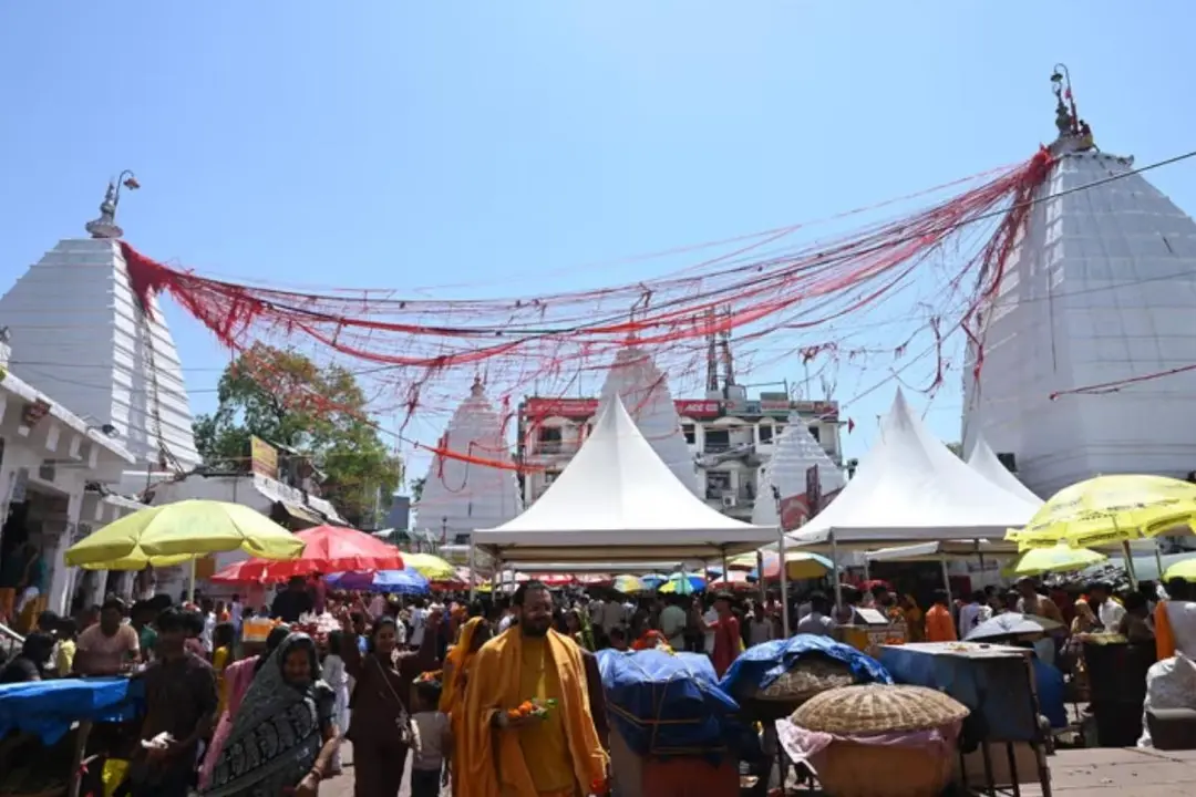 बाबा बैद्यनाथ मंदिर के गर्भगृह में 12 बजे से पहले रुद्राभिषेक पर रोक, नियम तोड़ने पर कार्रवाई