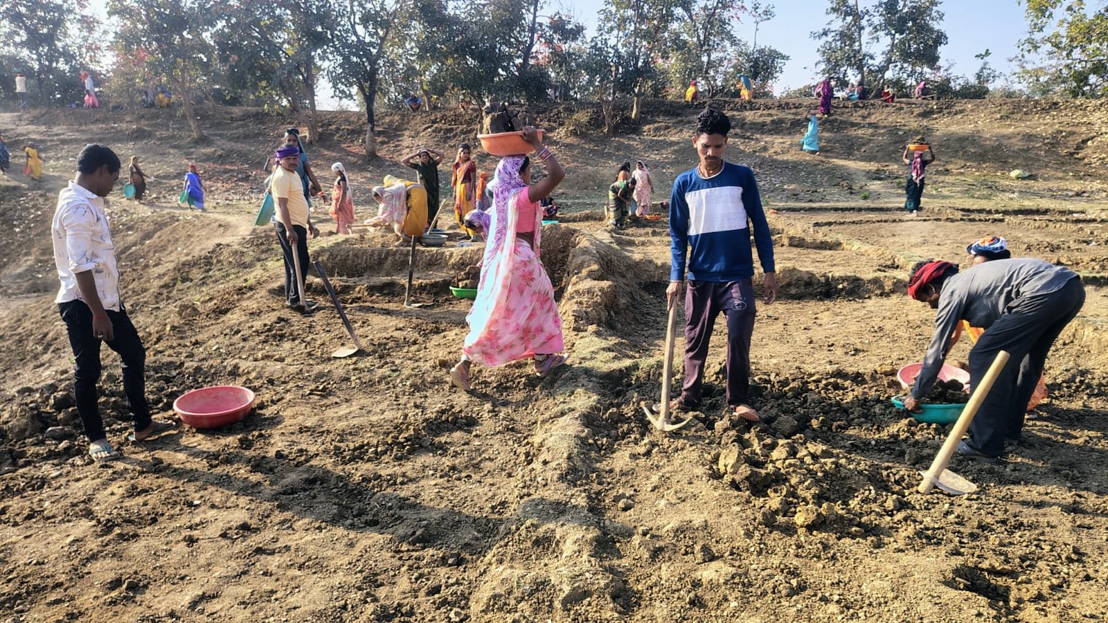 सर्वाधिक परिवारो को रोजगार, सर्वाधिक मानव दिवस का रोजगार सहित सर्वाधिक दिव्यांग जनों को रोजगार देने के मामले में कबीरधाम जिला प्रदेश में प्रथम स्थान पर
