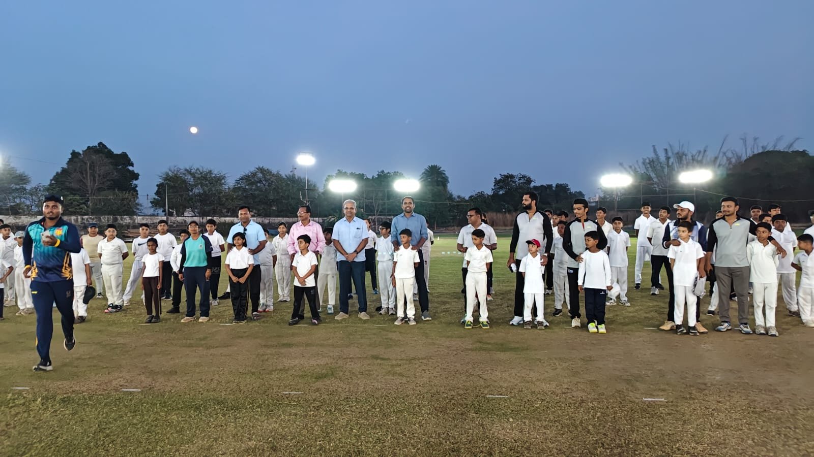 आपसी समन्वय बढ़ाने जिला प्रशासन की पहल, मैत्री क्रिकेट प्रतियोगिता में शानदार मुकाबले