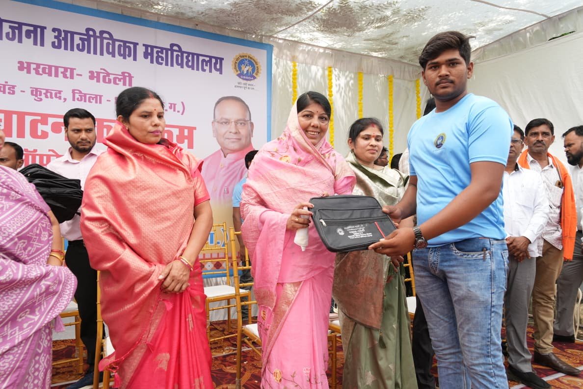 विधायक कुरूद अजय चंद्राकर ने भखारा में लाइवलीहुड कॉलेज का किया उद्घाटन