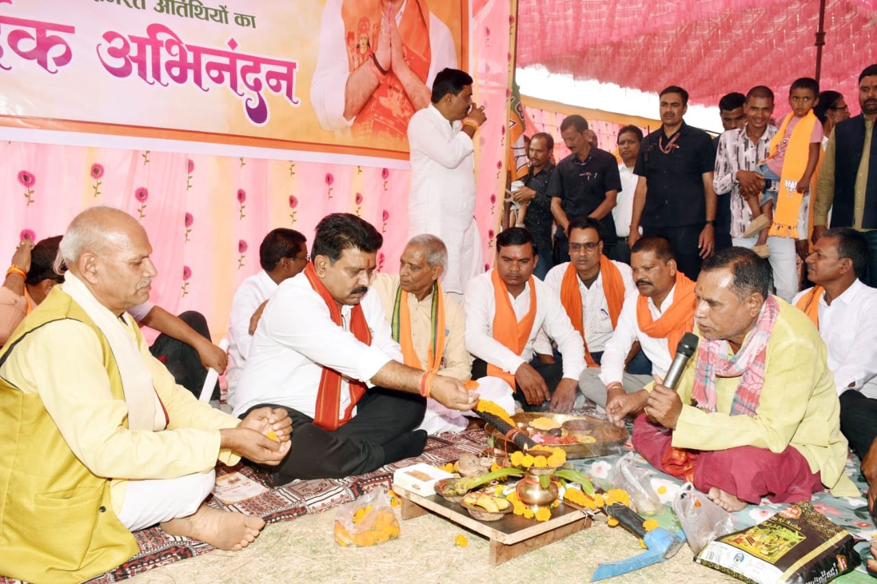 उप मुख्यमंत्री ने 5.36 करोड़ रुपए की लागत से बनने वाली सड़क निर्माण का किया भूमिपूजन