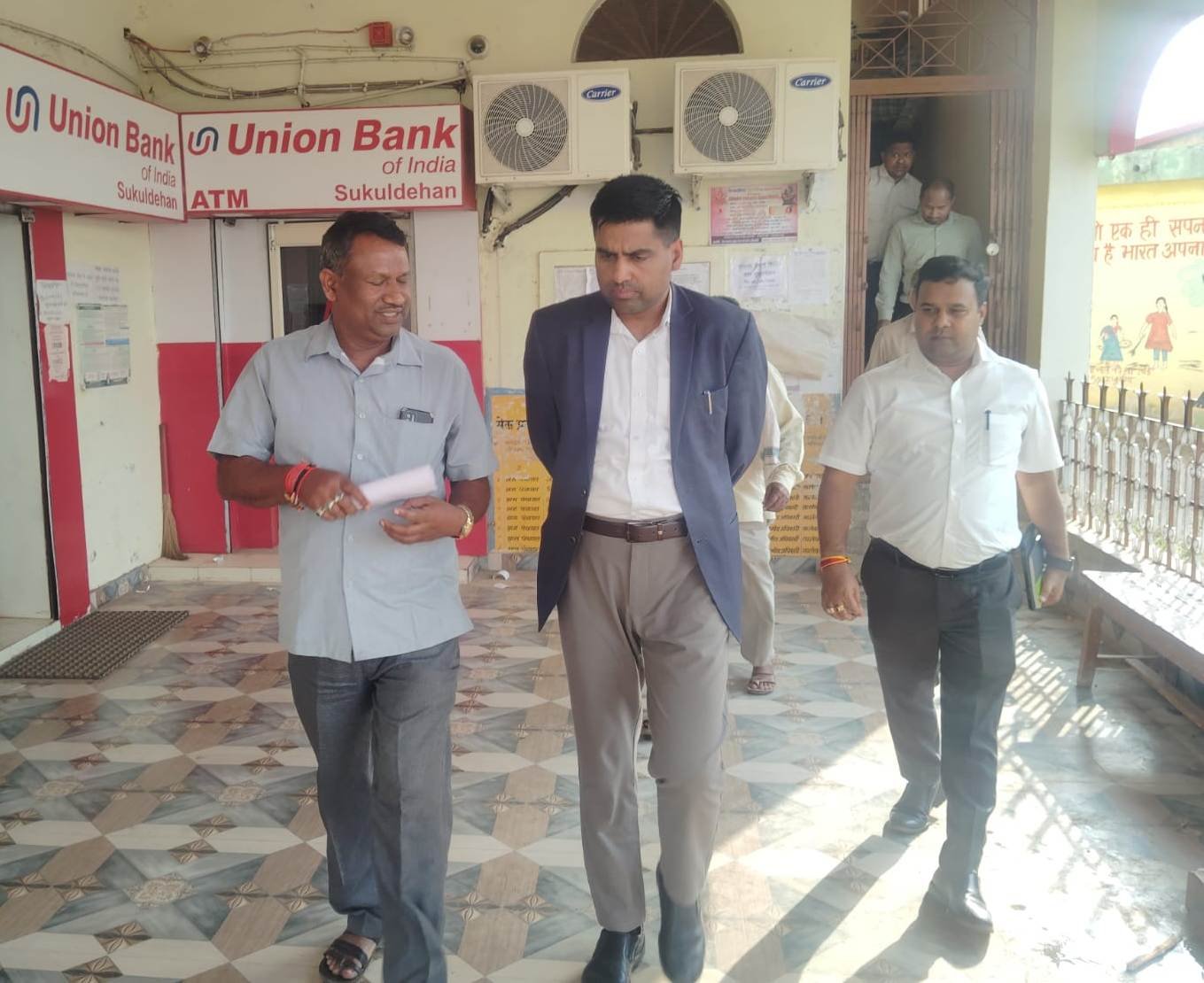 कलेक्टर ने सुकुलदैहान में राजस्व पखवाड़ा शिविर का किया निरीक्षण