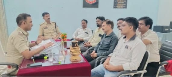 बस संचालन व्यवस्था को सुव्यवस्थित करने बस संचालकों बैठक