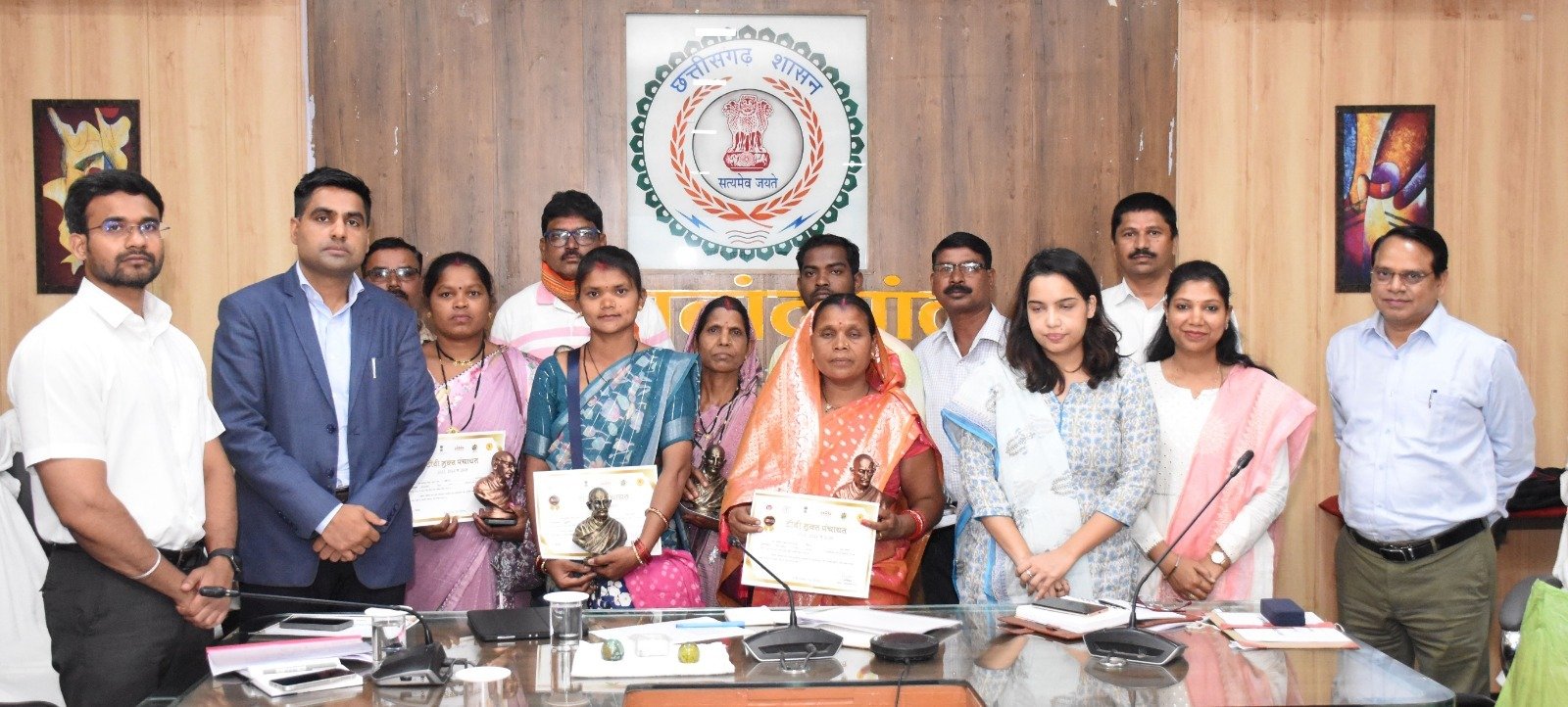 कलेक्टर ने साप्ताहिक समय-सीमा बैठक में दिए महत्वपूर्ण निर्देश