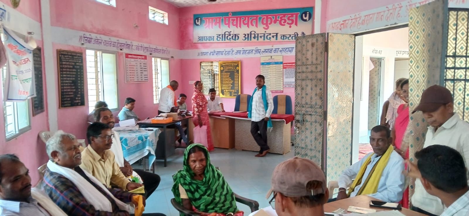 राजस्व पखवाड़ा शिविरों से ग्रामीणों को मिल रहा त्वरित समाधान