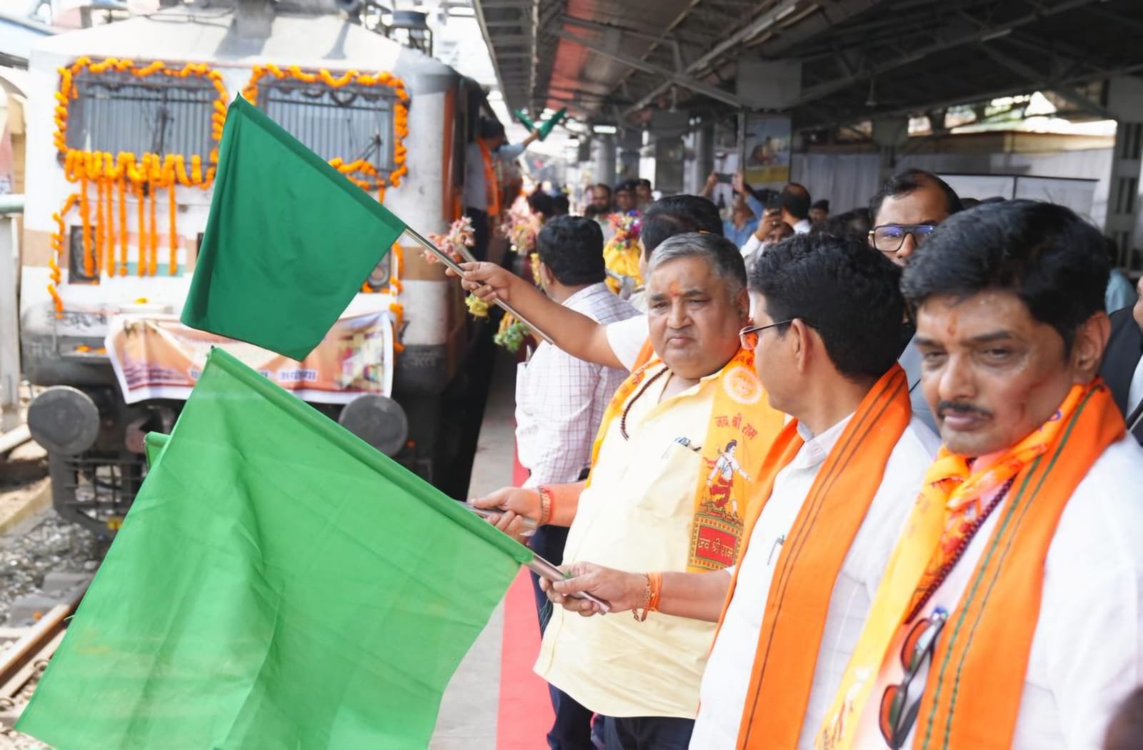 850 श्रद्धालुओं का दल रामलला एवं काशी विश्वनाथ के दर्शन हेतु अयोध्या एवं काशी रवाना