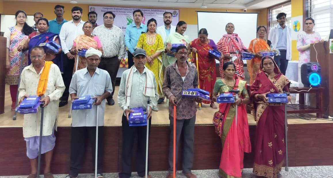 सीआरसी राजनांदगांव द्वारा विश्व पार्किंसन दिवस एवं मौखिक कैंसर जागरूकता माह का आयोजन