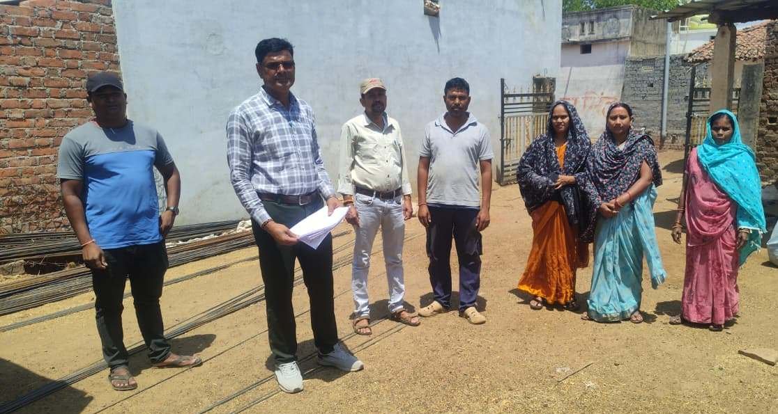 प्रधानमंत्री आवास योजना-ग्रामीण अंतर्गत महासंपर्क अभियान के तहत आवास निर्माण में तेजी लाने के लिए जिले में की गई अभिनव पहल