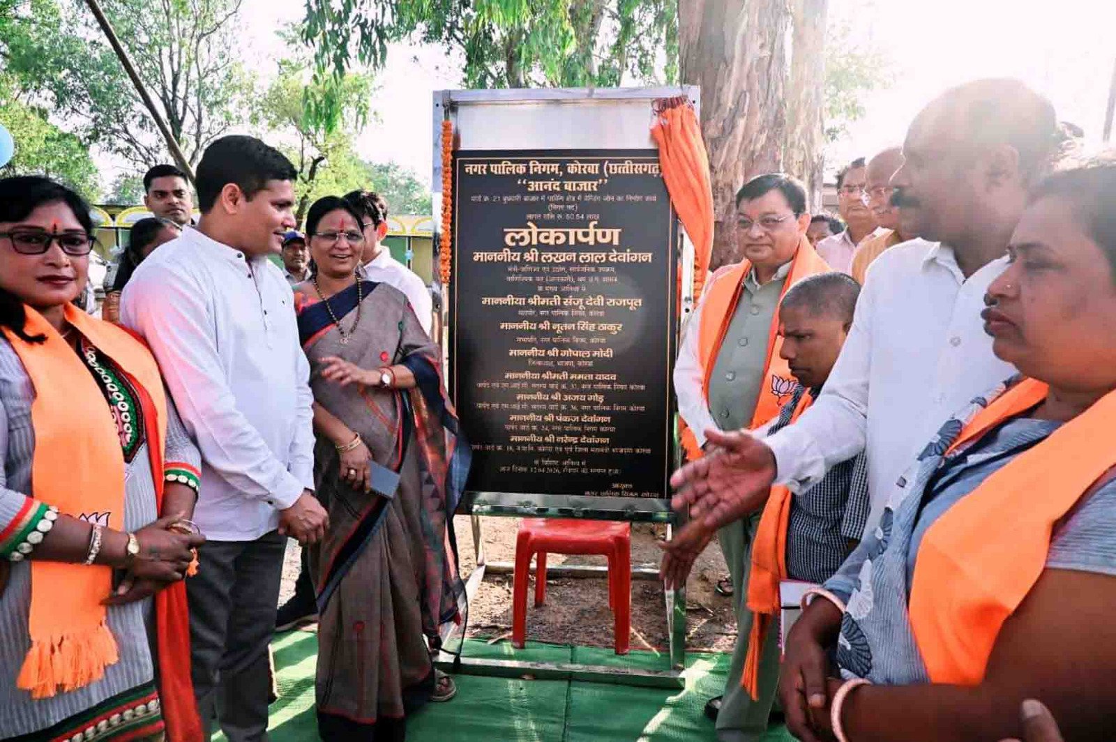 विकास की नींव रखने वाले हाथों का सम्मान