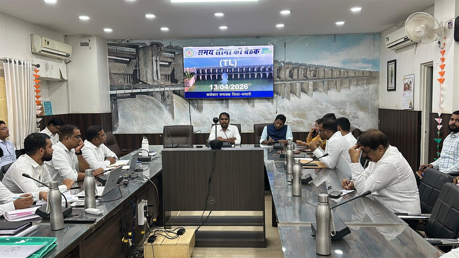 समय-सीमा बैठक में कलेक्टर के सख्त निर्देश : योजनाओं का गुणवत्तापूर्ण एवं समयबद्ध क्रियान्वयन सुनिश्चित करें