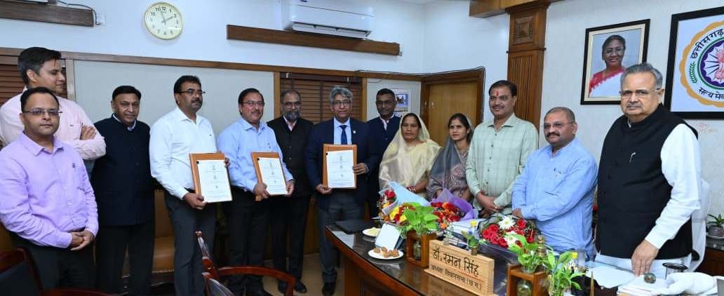 विधानसभा अध्यक्ष की उपस्थिति में सीबीजी संयंत्र की स्थापना के लिए नगर पालिक निगम राजनांदगांव, सीबीडीए एवं बीपीसीएल के मध्य त्रिपक्षीय कंसेशन एग्रीमेंट (सीए) पर हस्ताक्षर