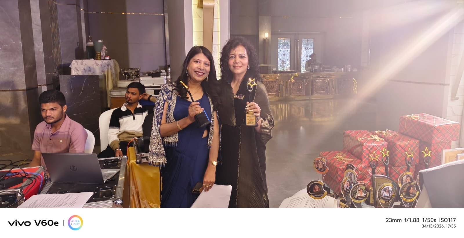 Crown and accolades” नामक भव्य रंगारंग कार्यक्रम