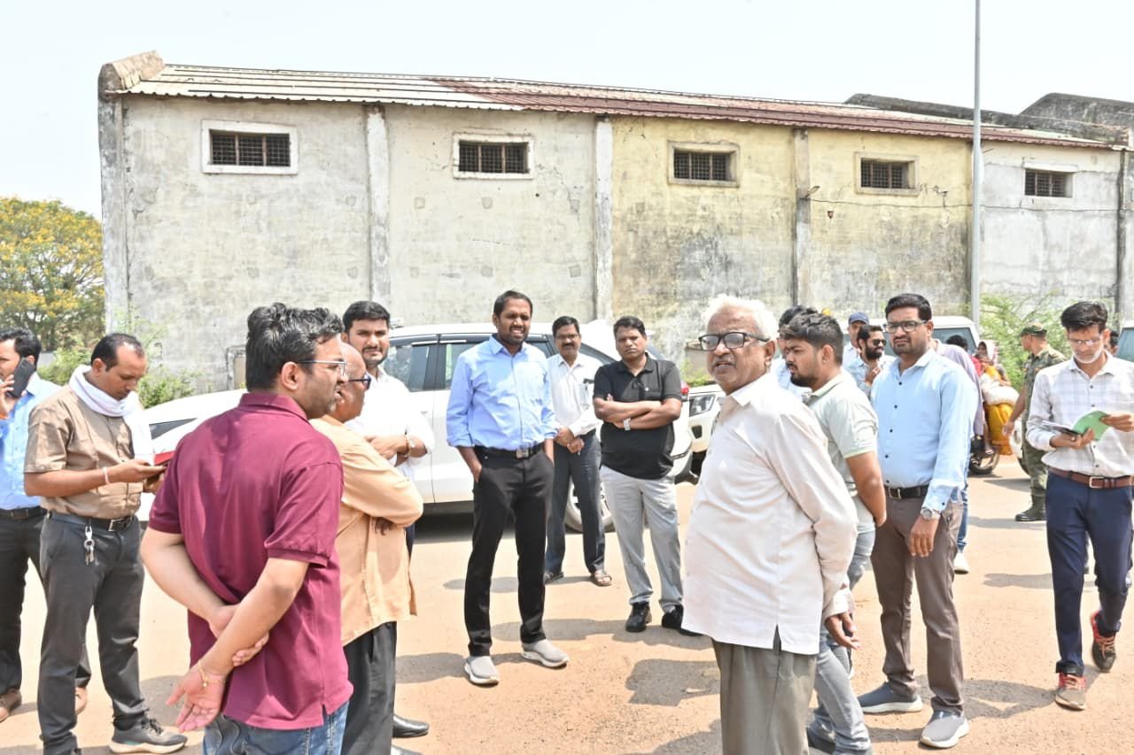 विकास कार्यों में तेजी और गुणवत्ता पर कलेक्टर पर जोर, फूड पार्क निर्माण जल्द शुरू करने के निर्देश