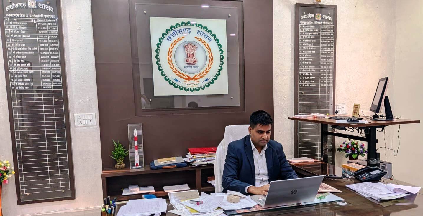 कलेक्टर ने स्व-गणना पोर्टल पर स्वयं अपना फॉर्म भरकर मकान-सूचीकरण की प्रक्रिया की पूर्ण