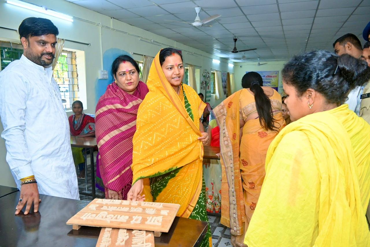 “सरकार की योजनाओं का लाभ अंतिम छोर तक पहुंचाना हमारी सर्वोच्च प्राथमिकता ” – मंत्री लक्ष्मी राजवाड़े