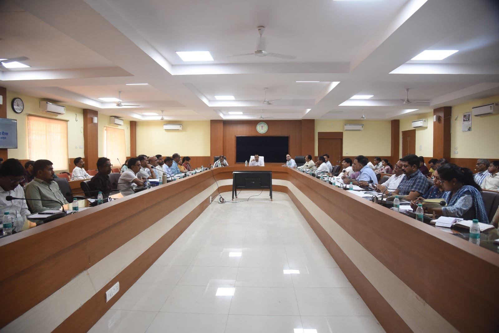 कलेक्टर  अजीत वसंत ने ली साप्ताहिक समय सीमा की बैठक सुशासन तिहार 2026ः जन शिकायतों के समयबद्ध गुणवत्तापूर्ण निराकरण के दिए गए निर्देश