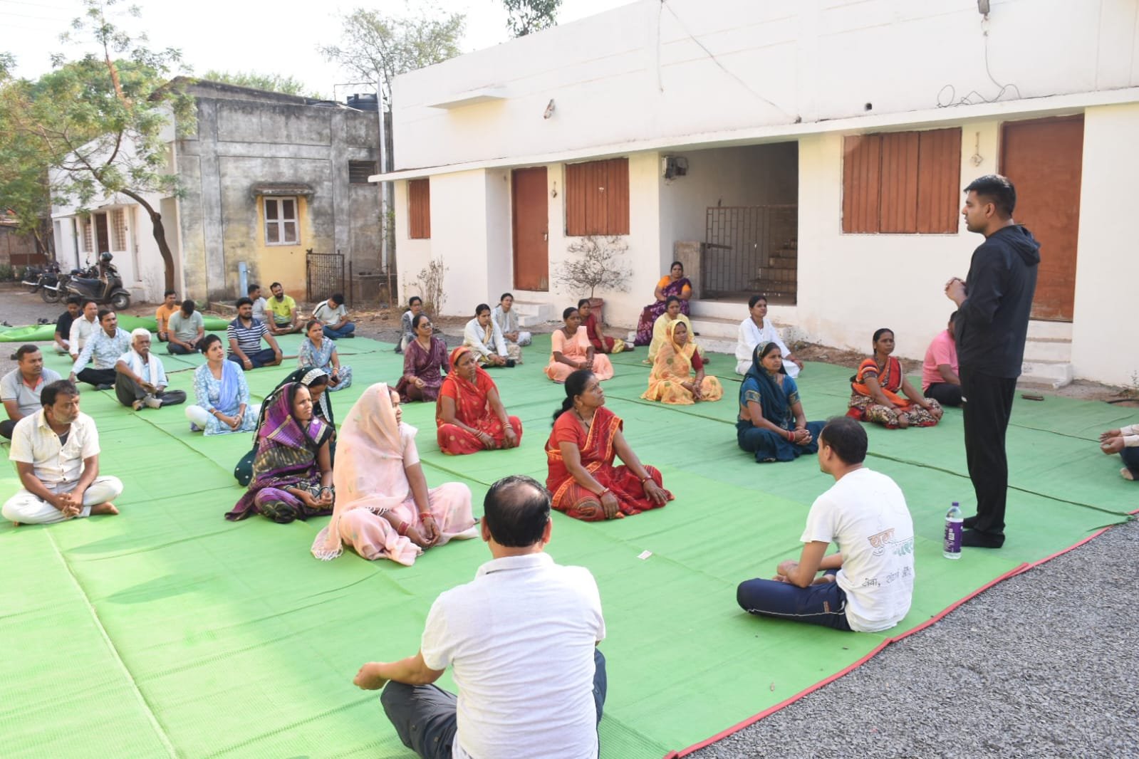 जिले में स्वस्थ जीवनशैली को बढ़ावा देने संचालित किया जा रहा विशेष योग अभियान