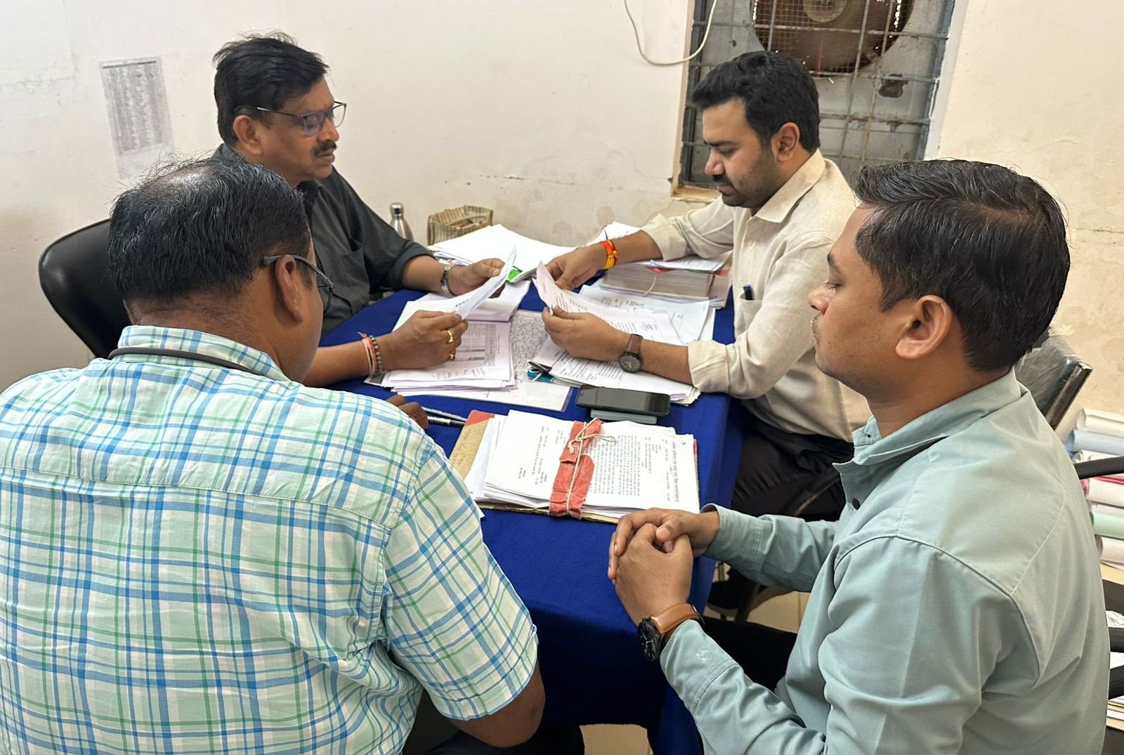 अपर कलेक्टर ने लाल बहादुर नगर तहसील कार्यालय का किया औचक निरीक्षण