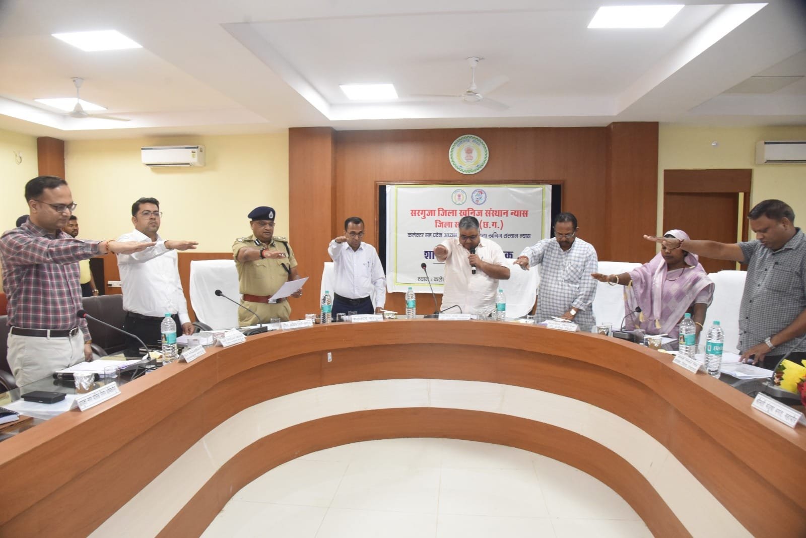 पर्यटन एवं संस्कृति मंत्री  राजेश अग्रवाल ने जनप्रतिनिधियों एवं अधिकारियों को दिलायी जनगणना शपथ