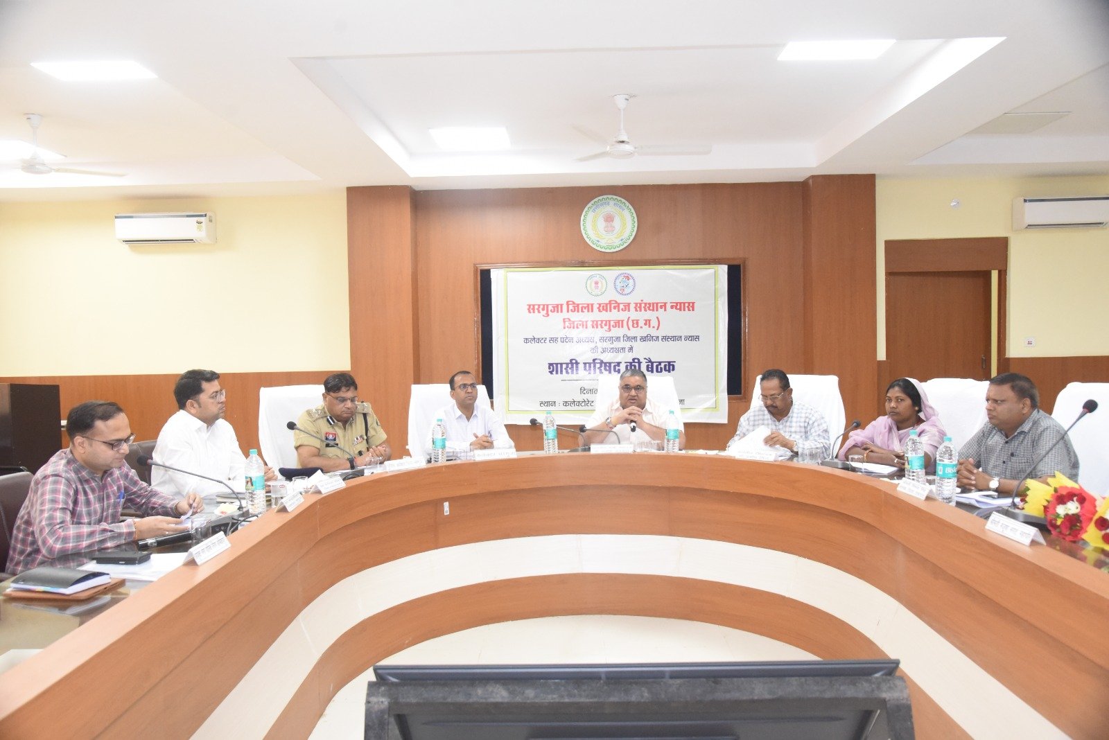 कैबिनेट मंत्री  राजेश अग्रवाल की मौजूदगी में डीएमएफ शासी परिषद की बैठक  *विकास कार्यों की विस्तृत समीक्षा*