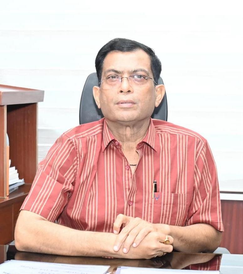 आगामी मई-जून में संभावित स्थानीय निकायों के आम/उप निर्वाचन की तैयारियो के संबंध में राज्य निर्वाचन आयुक्त अजय सिंह द्वारा ली गई उच्च स्तरीय बैठक