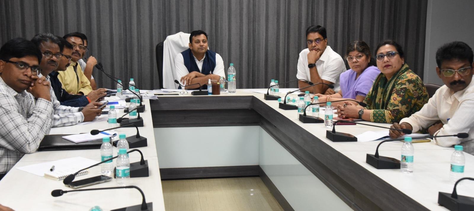 जनसंपर्क का कार्य जिम्मेदारी का, इसे गंभीरता से लें