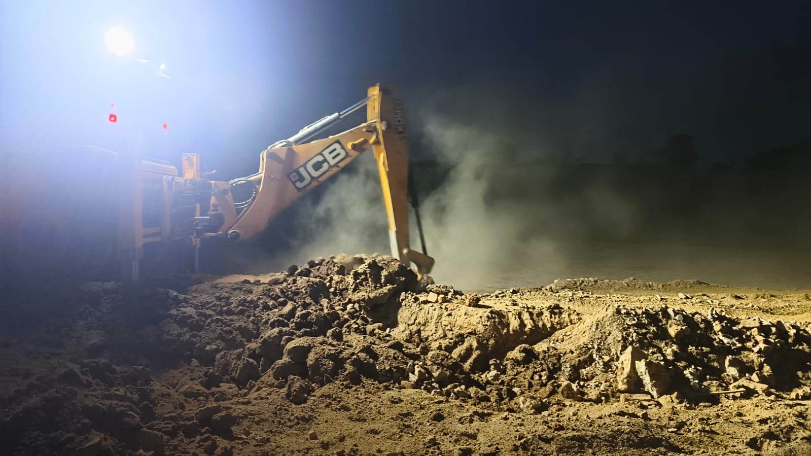 मोतीपुर नदी घाट में अवैध रेत उत्खनन पर की गई बड़ी कार्रवाई