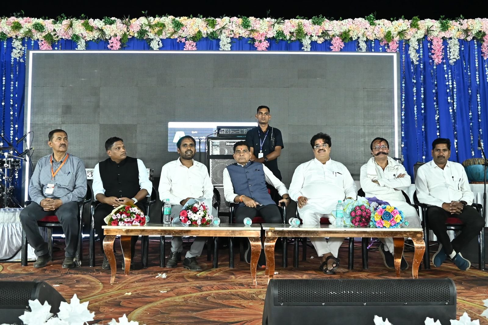 बस्तर सुरक्षित और समृद्ध भविष्य की ओर  गांवों तक बिजली पहुँचने से अंधकार और भय कम हुआ जीवन में आई रोशनी