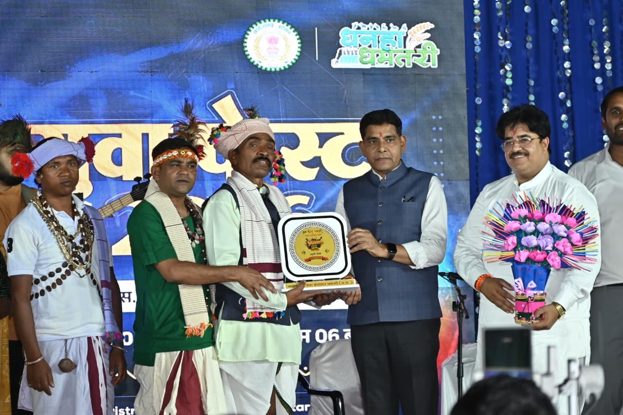 युवा फेस्ट-2026 का भव्य समापन: दायरा बैंड के सुरों पर थिरका धमतरी