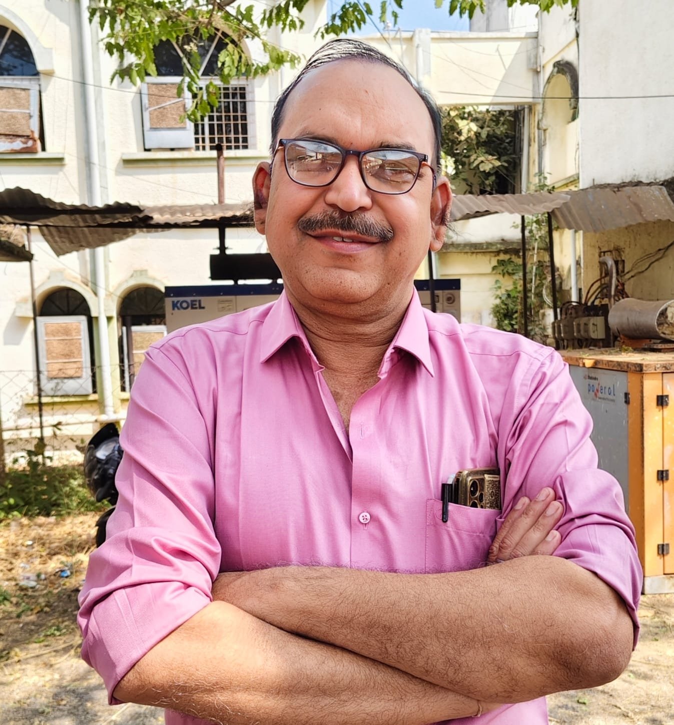 वरिष्ठ पत्रकार चंद्रशेखर शर्मा की बात बेबाक … फाइलें मुस्कुराती हैं, सिस्टम कराहता है—जमीर तो कब का छुट्टी पर है!”