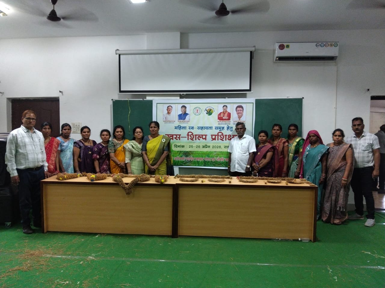 खस की सुगंधित जड़ों से शिल्प कला कृतियां और उत्पाद बनाने का प्रशिक्षण